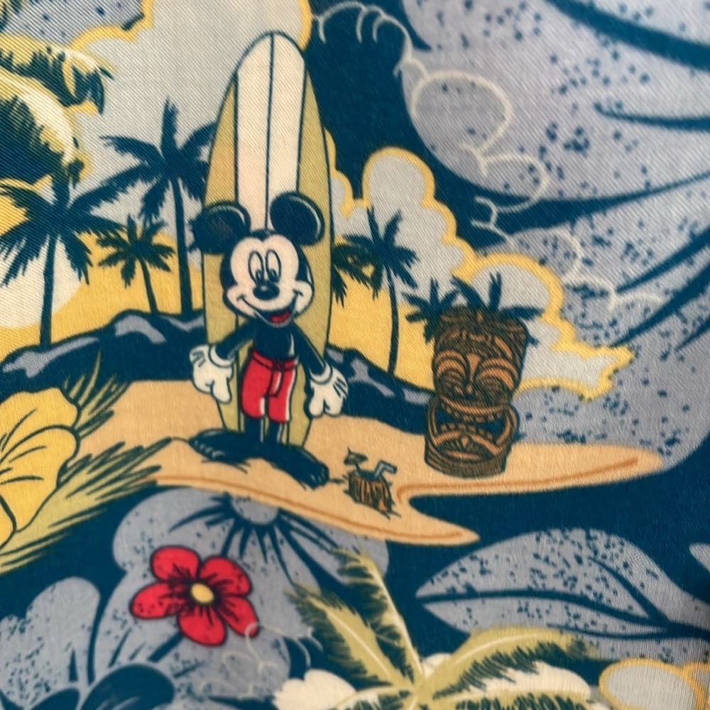 ♥️Disney Parks♥️ Men’s Hawaiian shirt size (XL) - Picture 6 of 13
